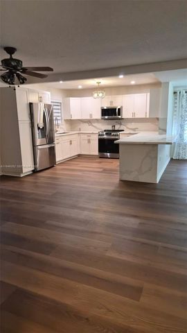 7856 NW 194th St, Hialeah, FL 33015