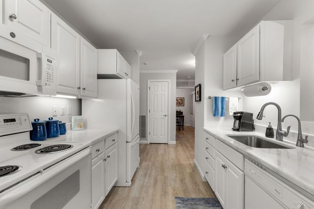 601 Route 28 APT 210, Harwich Port, MA 02646