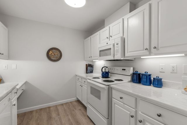 601 Route 28 APT 210, Harwich Port, MA 02646