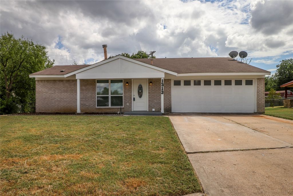 1313 S San Saba Street, Grand Prairie, TX 75052