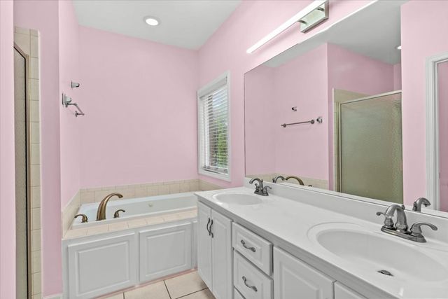 104 Petersburg Ct, Dothan, AL 36305