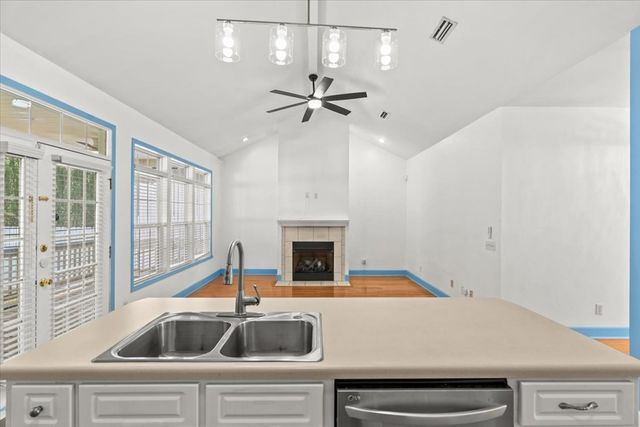 104 Petersburg Ct, Dothan, AL 36305