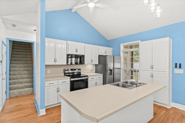 104 Petersburg Ct, Dothan, AL 36305