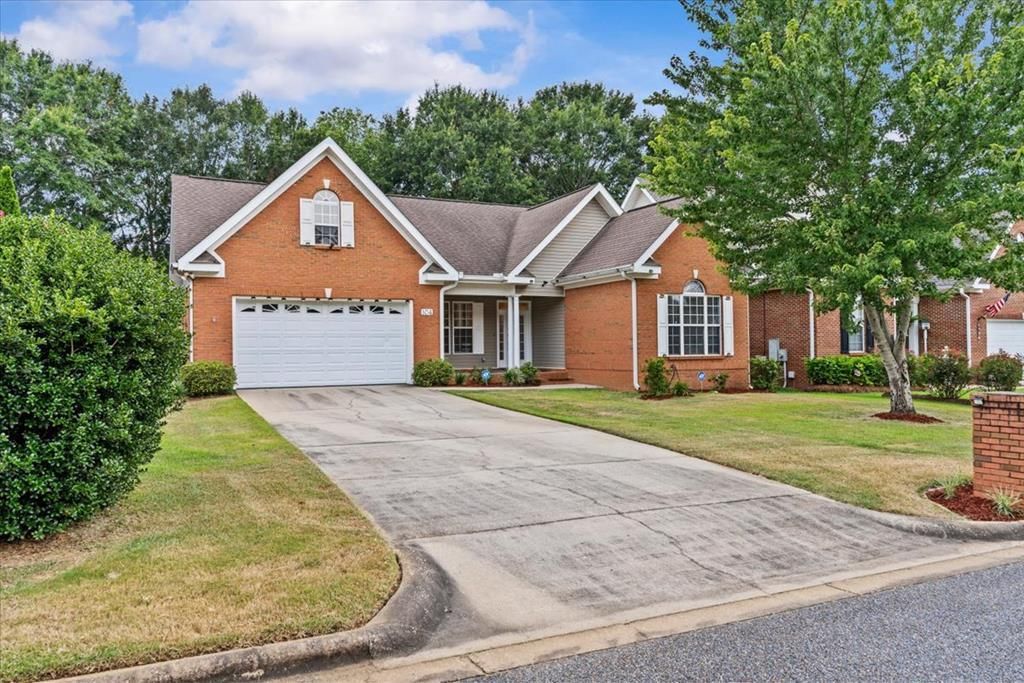 104 Petersburg Ct, Dothan, AL 36305