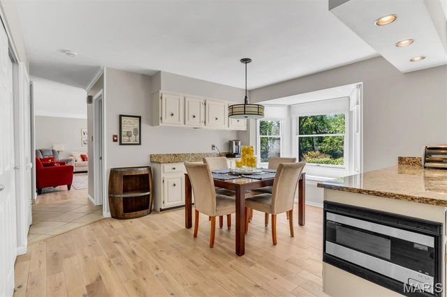 15940 Woodlet Way Court, Chesterfield, MO 63017