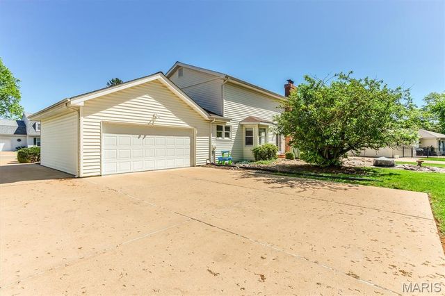15940 Woodlet Way Court, Chesterfield, MO 63017