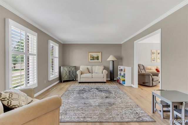 15940 Woodlet Way Court, Chesterfield, MO 63017