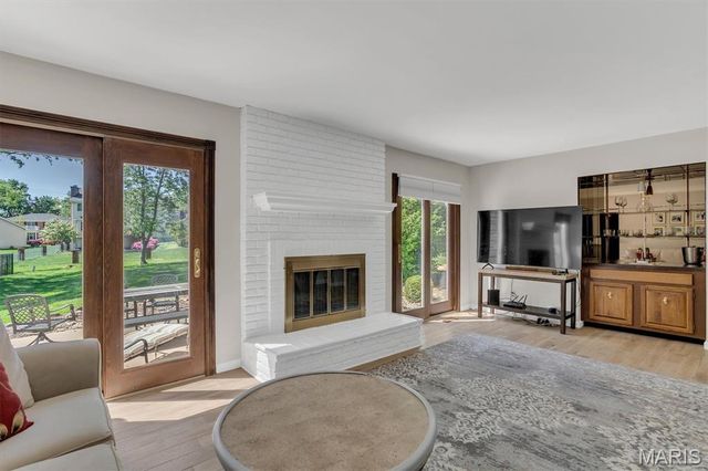 15940 Woodlet Way Court, Chesterfield, MO 63017