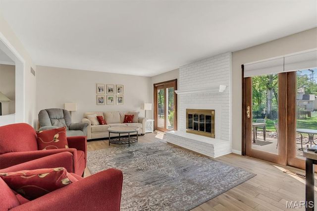 15940 Woodlet Way Court, Chesterfield, MO 63017
