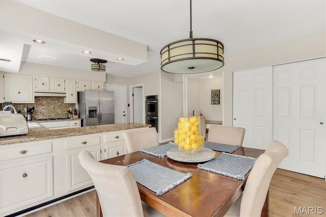 15940 Woodlet Way Court, Chesterfield, MO 63017