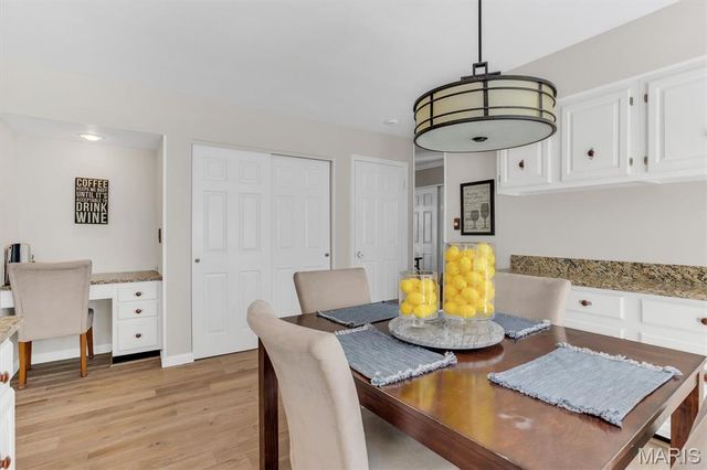 15940 Woodlet Way Court, Chesterfield, MO 63017