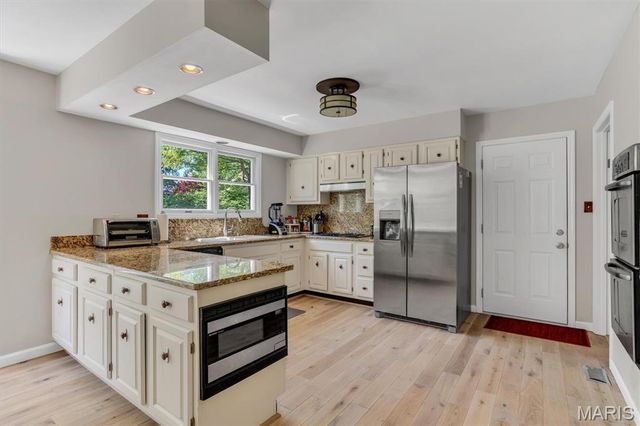 15940 Woodlet Way Court, Chesterfield, MO 63017