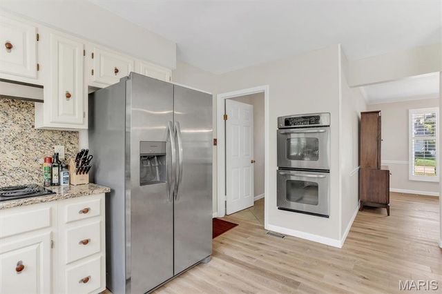 15940 Woodlet Way Court, Chesterfield, MO 63017
