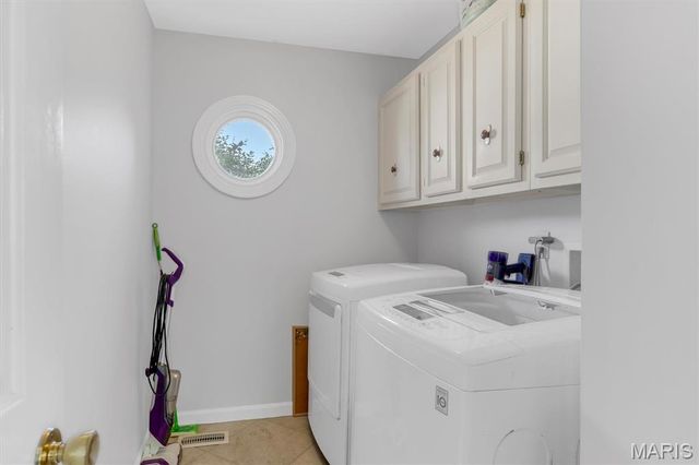 15940 Woodlet Way Court, Chesterfield, MO 63017