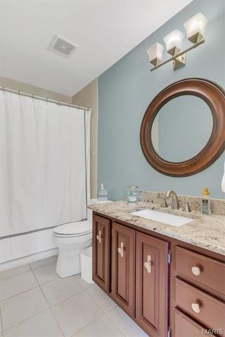 15940 Woodlet Way Court, Chesterfield, MO 63017