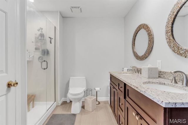 15940 Woodlet Way Court, Chesterfield, MO 63017