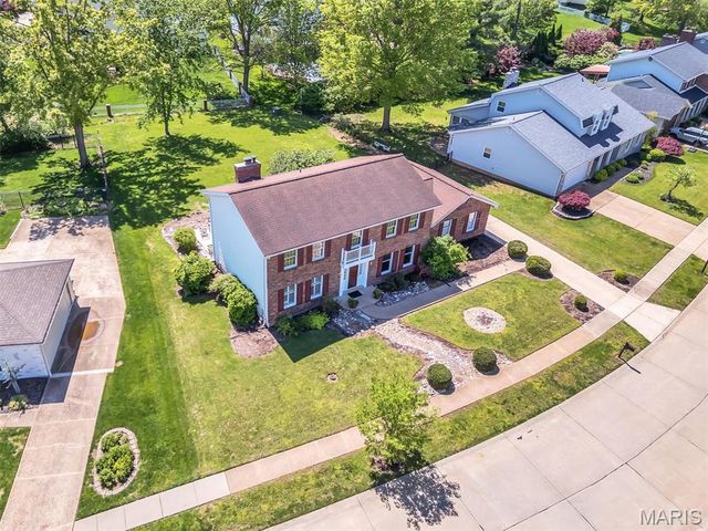 15940 Woodlet Way Court, Chesterfield, MO 63017