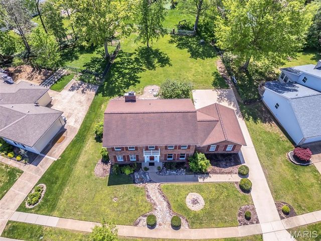 15940 Woodlet Way Court, Chesterfield, MO 63017