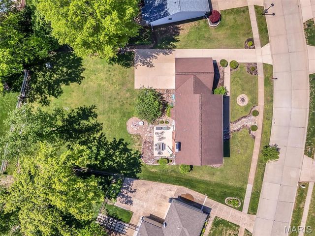 15940 Woodlet Way Court, Chesterfield, MO 63017