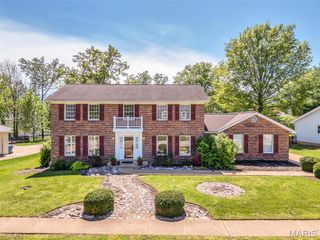 15940 Woodlet Way Court, Chesterfield, MO 63017