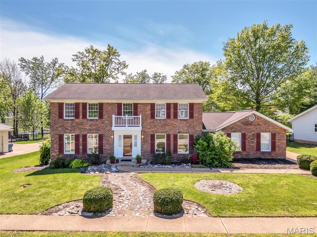 15940 Woodlet Way Court, Chesterfield, MO 63017