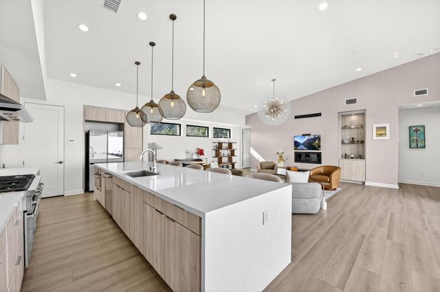 795 Obsidian Loop W, Palm Springs, CA 92264