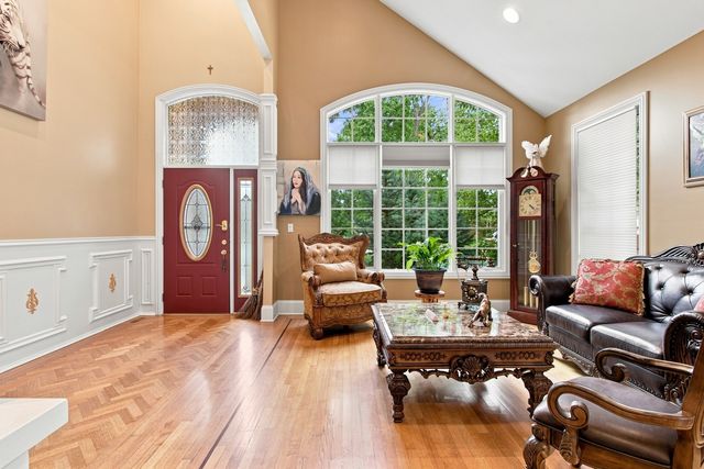 2281 Elmira Avenue, Des Plaines, IL 60018