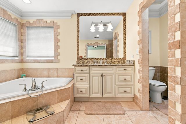 2281 Elmira Avenue, Des Plaines, IL 60018