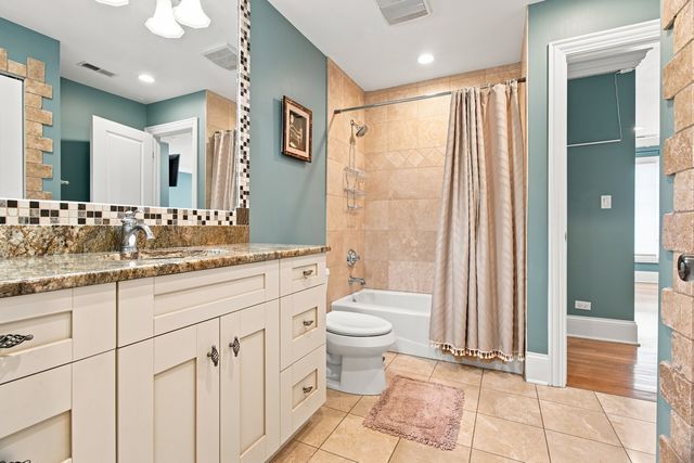 2281 Elmira Avenue, Des Plaines, IL 60018