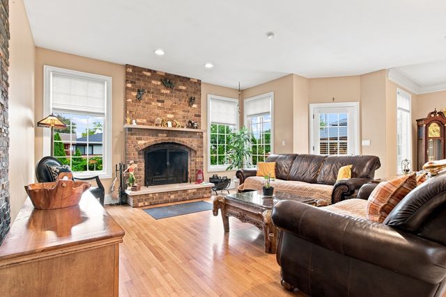 2281 Elmira Avenue, Des Plaines, IL 60018