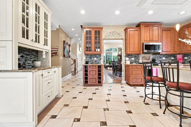 2281 Elmira Avenue, Des Plaines, IL 60018