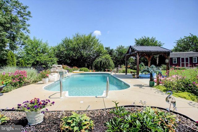 1163 KINGS CT, Greencastle, PA 17225