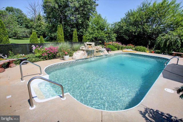 1163 KINGS CT, Greencastle, PA 17225