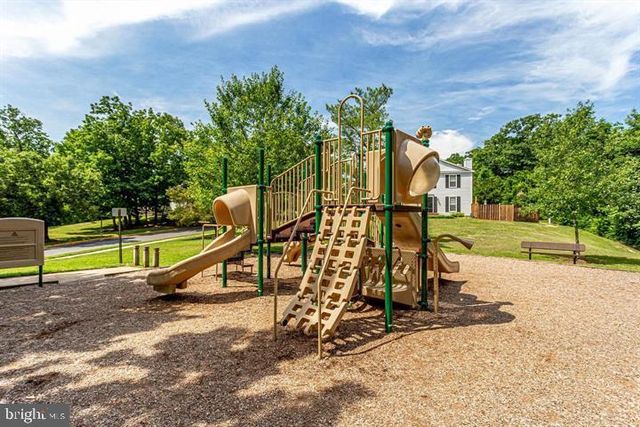 5706 LOFTHILL CT, Alexandria, VA 22303