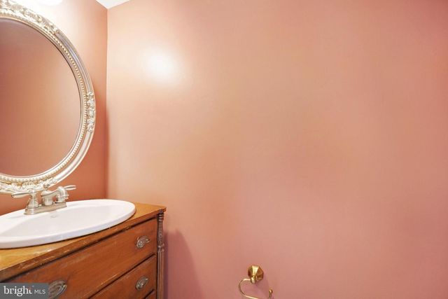 5706 LOFTHILL CT, Alexandria, VA 22303