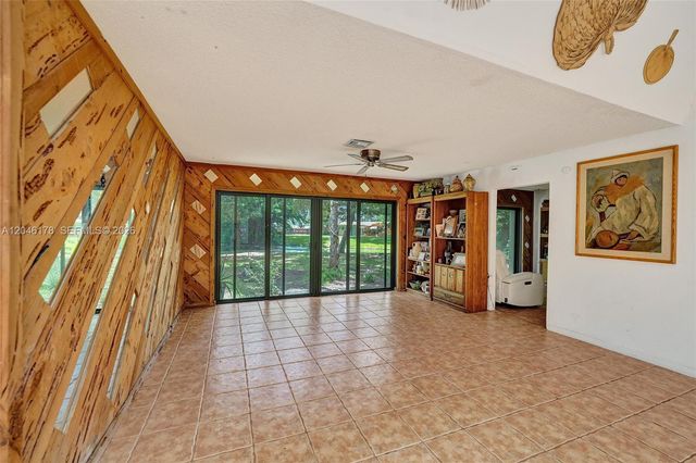 9120 SW 49th St, Cooper City, FL 33328