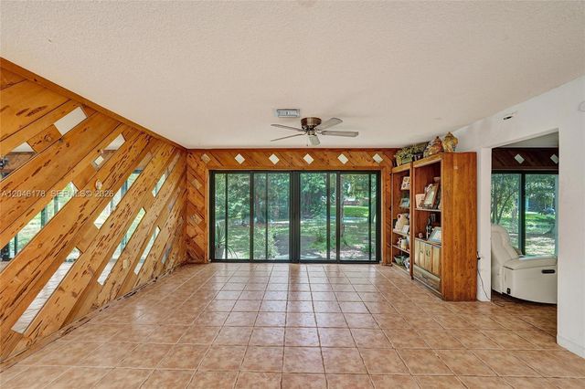 9120 SW 49th St, Cooper City, FL 33328