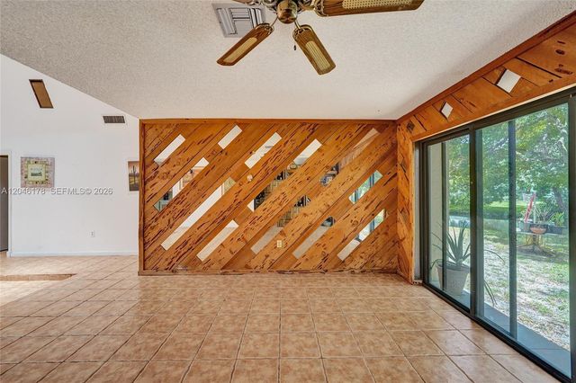 9120 SW 49th St, Cooper City, FL 33328