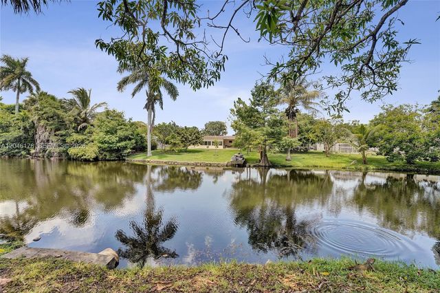 9120 SW 49th St, Cooper City, FL 33328