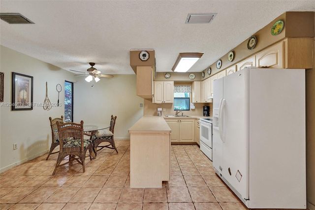 9120 SW 49th St, Cooper City, FL 33328