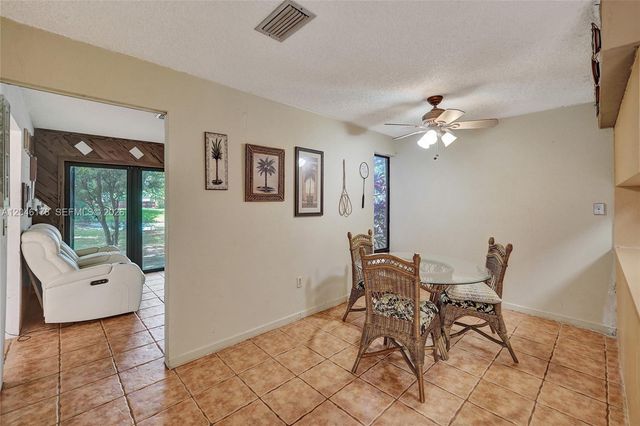 9120 SW 49th St, Cooper City, FL 33328