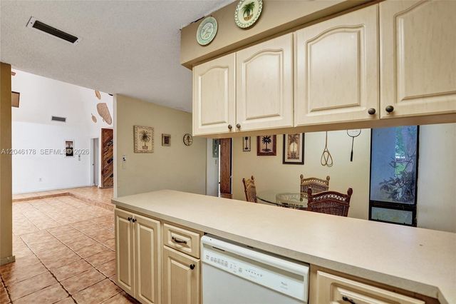 9120 SW 49th St, Cooper City, FL 33328