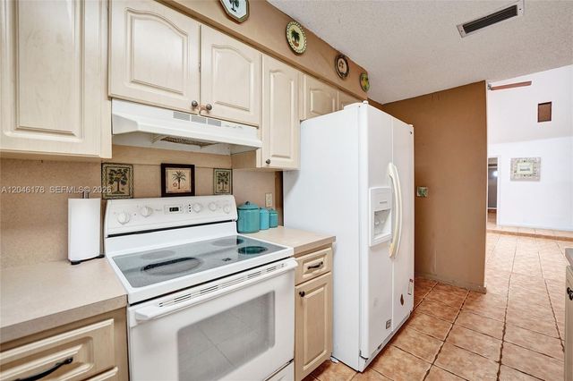 9120 SW 49th St, Cooper City, FL 33328