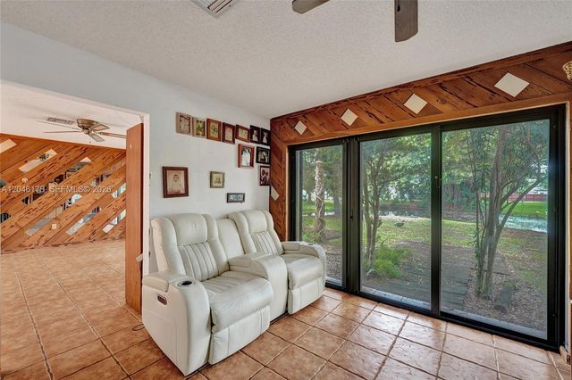 9120 SW 49th St, Cooper City, FL 33328