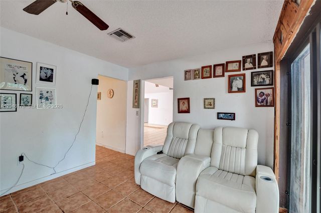 9120 SW 49th St, Cooper City, FL 33328