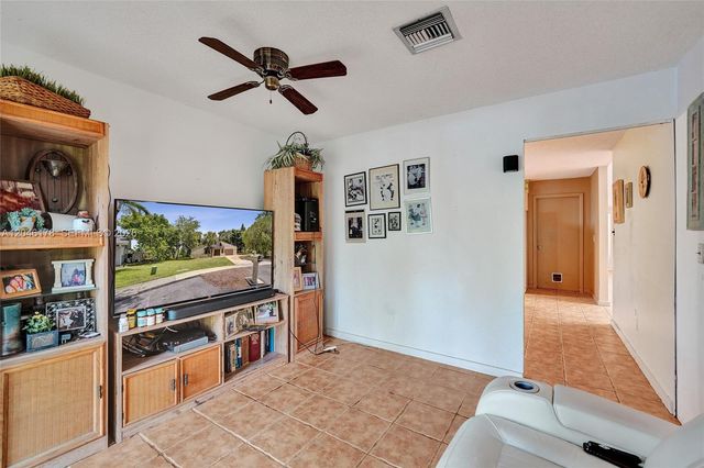 9120 SW 49th St, Cooper City, FL 33328