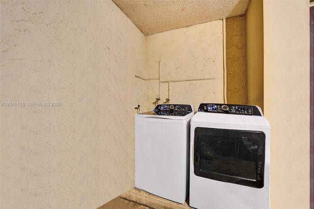 9120 SW 49th St, Cooper City, FL 33328