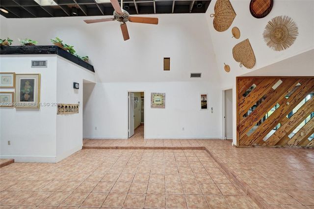 9120 SW 49th St, Cooper City, FL 33328
