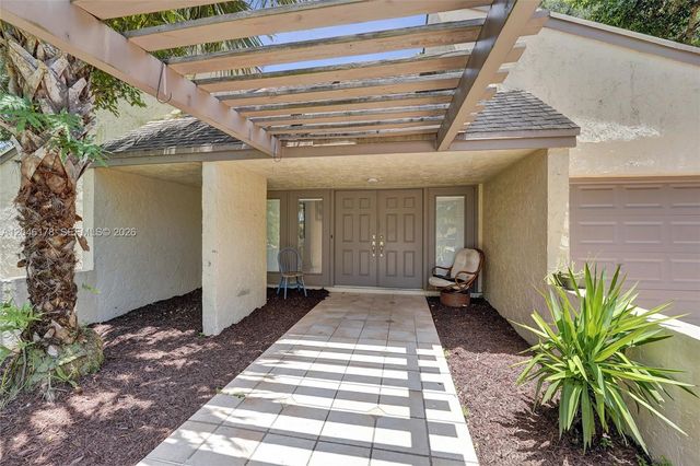 9120 SW 49th St, Cooper City, FL 33328