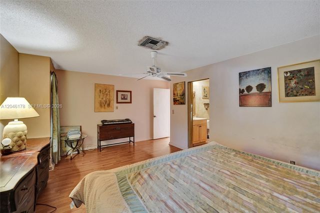 9120 SW 49th St, Cooper City, FL 33328